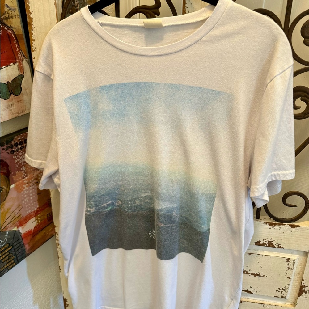 MEN’S HOLLISTER SHORT SLEEVE TSHIRT